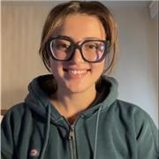 Une étudiante ayant un diplôme niveau C1 en anglais