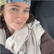 Prof à distance donne des cours en soutien scolaire et aide à l'apprentissage