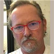 Englisch-Muttersprachler unterrichtet vom A2-Niveau bis zum Business-Niveau.