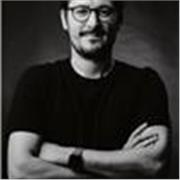 Fotografo professionista, offre lezioni di fotografia base, avanzata e post-produzione. Online e sul campo