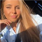 Estudiante de Turismo que ofrece clases y cuida de niños