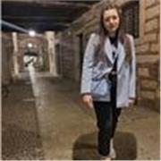 Ragazza italiana che offre ripetizioni di lingua italiana per stranieri