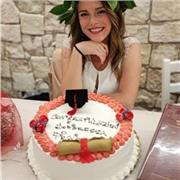 Laureata in Beni Culturali impartisce lezioni a ragazzi/e dai 6 ai 13 anni, di scuola elementare e media su tutte le materie