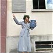Laureata in lingue e letterature straniere (francese e inglese), offro lezioni private di francese