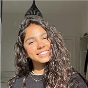 Bonjour! Je m’appelle Danna et je suis étudiante. Je viens d’Espagne pour étudier ma licence à Montpellier. Ainsi, j’aimerais trouver un travail de prof comme j’ai déjà fait en Espagne. J’aime les maths et tout ce qui concerne les numéros. Je n’ai pas des