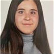 Profesora de matemáticas imparte clases a niños de primaria, secundaria y bachillerato