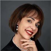 Sono una cantante lirica professionista.. se stai cercando un insegnante di canto che ti a trovare la tua strada? Ti aspetto 