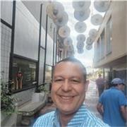 Profesor con carisma y conciencia para sembrar la semilla de las ideas de las grandes mentes como tú