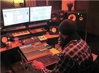 Musicien professionnel, spécialisé dans le beatmaking , nominé aux grammys awards 2021, donne cours de composition, mixage et mastering ...Tous niveaux ..