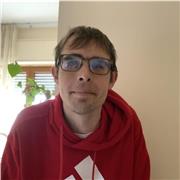 Un laureato in filosofia impartisce lezioni di filosofia ai ragazzi di tutte le età