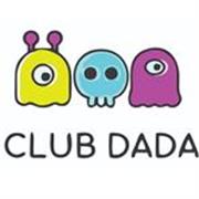 Profesora creativa imparte clases divertidas e interactivas a niños de primaria
