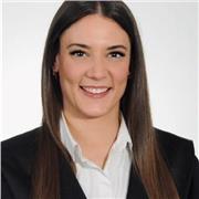 Profesora que imparte clases de asignaturas de primaria