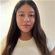 Soy una persona paciente y con pasión por enseñar. Me gusta crear un ambiente en el que los alumnos se sienta cómodos