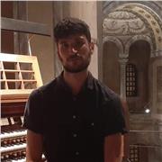 Laureato offre lezioni di pianoforte per tutti i livelli con metodi didattici adatti a bambini e adulti