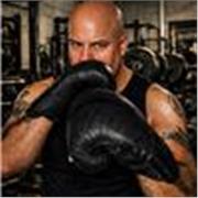 Profesor titulado en artes marciales MMA con música, técnicas de combate chinas, kung fu Shaolin