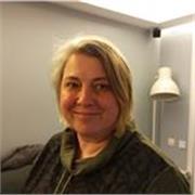 Estudiante de magisterio educación primaria imparte clases de refuerzo para niños y niñas de infantil y primaria 