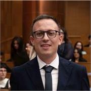 Laureato in Scienze Politiche e delle Relazioni Internazionali offre ripetizioni di Storia, Letteratura, Filosofia e Diritto