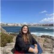 Me defino como una chica atenta, sincera, humilde, observadora. Estoy dispuesta a dar clase a cualquier alumno