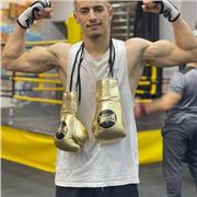 Je suis boxeur avec une expérience de 6 ans champion régionaux j'ai arrêté la boxe a cause du boulot durée du coaching 2 ans