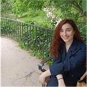 Graduada en biología, máster en biotecnología y doctorado en ciencias de la salud.