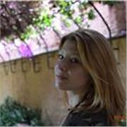 Me defino como profesora, principalmente de historia pero apta para otras disciplinas, capaz para cualquier edad.