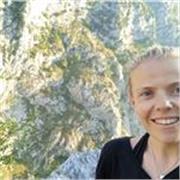 Profesora de inglés nativa, con más de 7 años de experiencia con niños y adultos, ofreciendo clases online o cerca de Vélez-Málaga