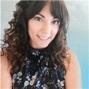 Sono laureata in Psicologia e grazie al mio percorso di studi ho potuto acquisire esperienza nel sostegno di studenti con difficoltà e nel tutoraggio di ragazzi in comunità riabilitative-terapeutiche. Adoro i giochi creativi, il disegno e ho esperienza di