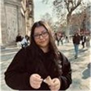 Profesora de francés imparte clases a todas las edades