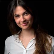 Amo leggere saggi e romanzi. Sto studiando inglese e storia dell'arte per diventare guida turistica