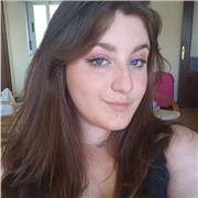 ¡Soy una estudiante muy simpática que tiene muchas ganas de compartir sus conocimientos! Estoy disponible para dar clases adaptadas al nivel que requiera cada alumno.