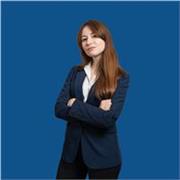 Abilitata all'esercizio della professione forense, laureata col massimo dei voti e plauso, propone lezioni di diritto civile 