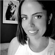 ¡Hola! Mi nombre es Irene, y soy Graduada en BBAA. También tengo un master en Estilismo, Dirección de Arte y Comunicación de Moda y otro de Dirección y Creación de Marcas de moda. 
Me encanta el arte, y acostumbro a estar en formación constante, probando