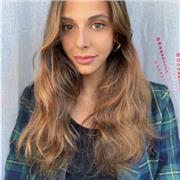 Diplomata al liceo musicale impartisce lezioni di pianoforte per principianti e livello intermedio