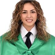 Soy una persona apasionada por la educación y me gusta ayudar a que todo el mundo tenga la posibilidad de alcanzar sus metas. Durante años he dado clase y sido niñera de niños/as entre los 7 y 18 años, así que estoy acostumbrada a adaptarme a distintas pe
