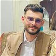 Docente bilingue Francese-Italiano offre lezioni personalizzate e interattive.