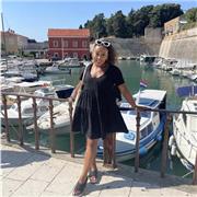 ¡Hola a todos! Mi nombre es Mariah ¡Soy profesora asistente de inglés aquí en Madrid! Soy un hablante nativo de California y me va bien con niños y adultos. Por favor contácteme si está buscando lecciones de inglés. contáctame en WHATSAPP