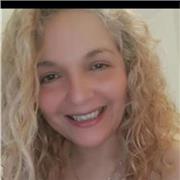 Me defino como una profesora con altos estudios y me gustaría dar clases a chicos que están iniciando en primaria y en secundaria