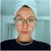 Estudiante de ingeniería de la edificación, puedo dar clase de idiomas como el árabe e inglés. Me encantan las clases de historia 