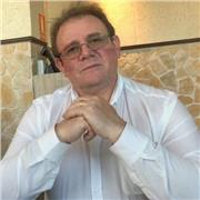 Docente de cocina con más de 20 años como chef de cocina y más de 500 horas impartiendo certificados de operaciones básicas