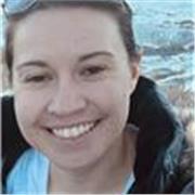 Native Englische-Tutor, der Kinder aller Altersgruppen unterrichtet 