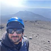 Sei alla ricerca di un interlocutore con cui parlare senza stress in francese o inglese?