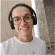 Professor de inglês: aulas de conversação ou com material fornecido pelo professor