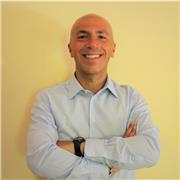 Docente statale impartisce lezioni italiano per stranieri