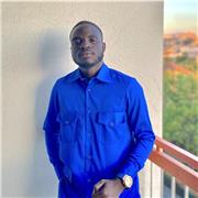 Professeur particulier donne des cours aux élèves et étudiants en mathématiques