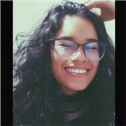 Maestra de informática, imparte clases a niños de primaria