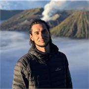 Profesor de educación primaria y formación en entornos digitales con experiencia docente des de educación infantil hasta adultos.