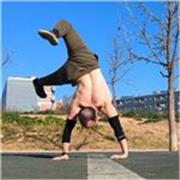 Entrenador personal especializado en entrenamiento de fuerza y calistenia 