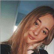 Chica universitaria imparte clases particulares a niños de primaria, eso y posiblemente bachillerato también
