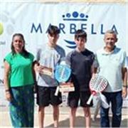Profesor de padel FAP adaptado a todos los niveles