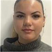 Étudiante trilingue qui souhaite donner des cours de français avec un diplôme de niveau C1.